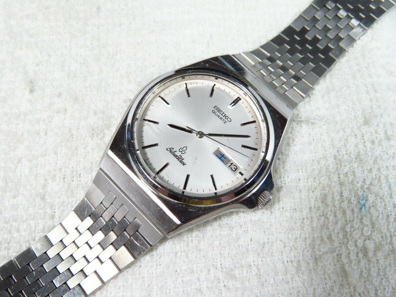 Vintage 1981 SEIKO Silver Wave QUARTZ watch { 5933 - 7000 