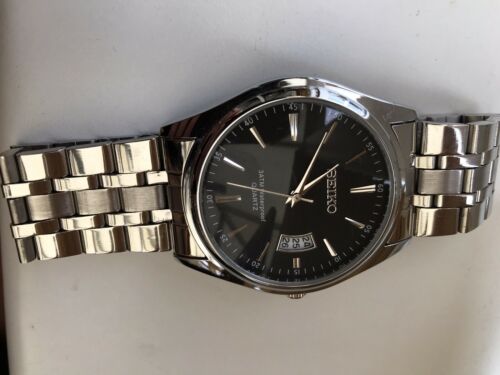 Seiko 3 ATM Waterproof QUARTZ Silver Strap Black Face Calendar