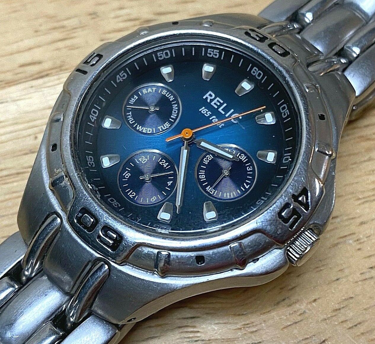 Relic ZR15409 Men Silver Blue Moving Bezel Analog Quartz Watch