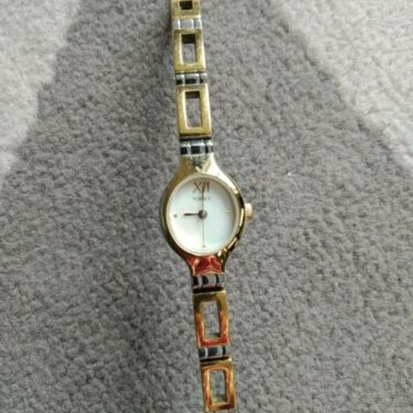 Vintage Ladies TIMEX Gold Toned Quartz Watch WatchCharts