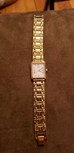 Square face outlet gold watch