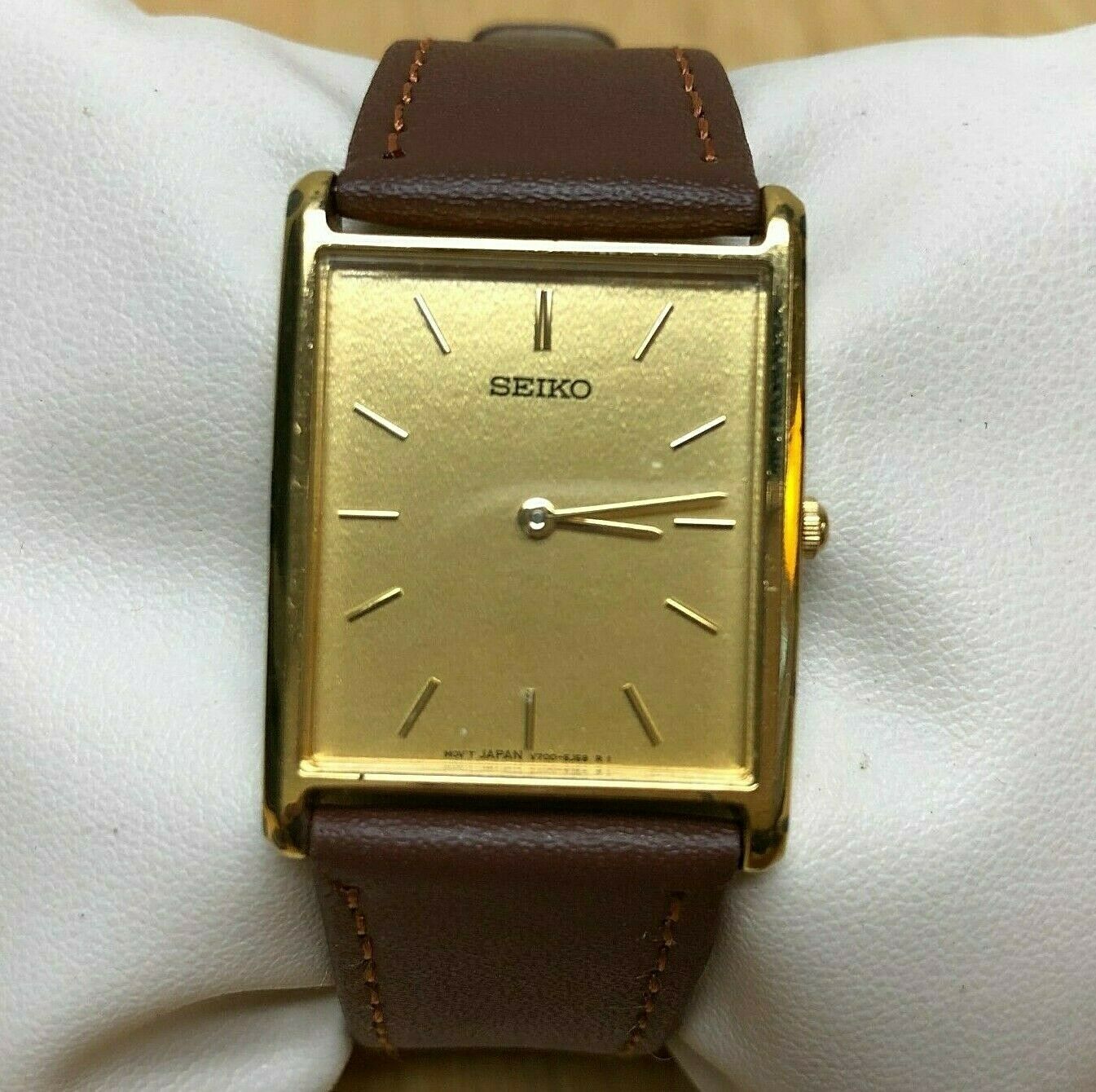 Vintage Seiko V700 5K30 Mens Gold Tone Rectangle Quartz Watch