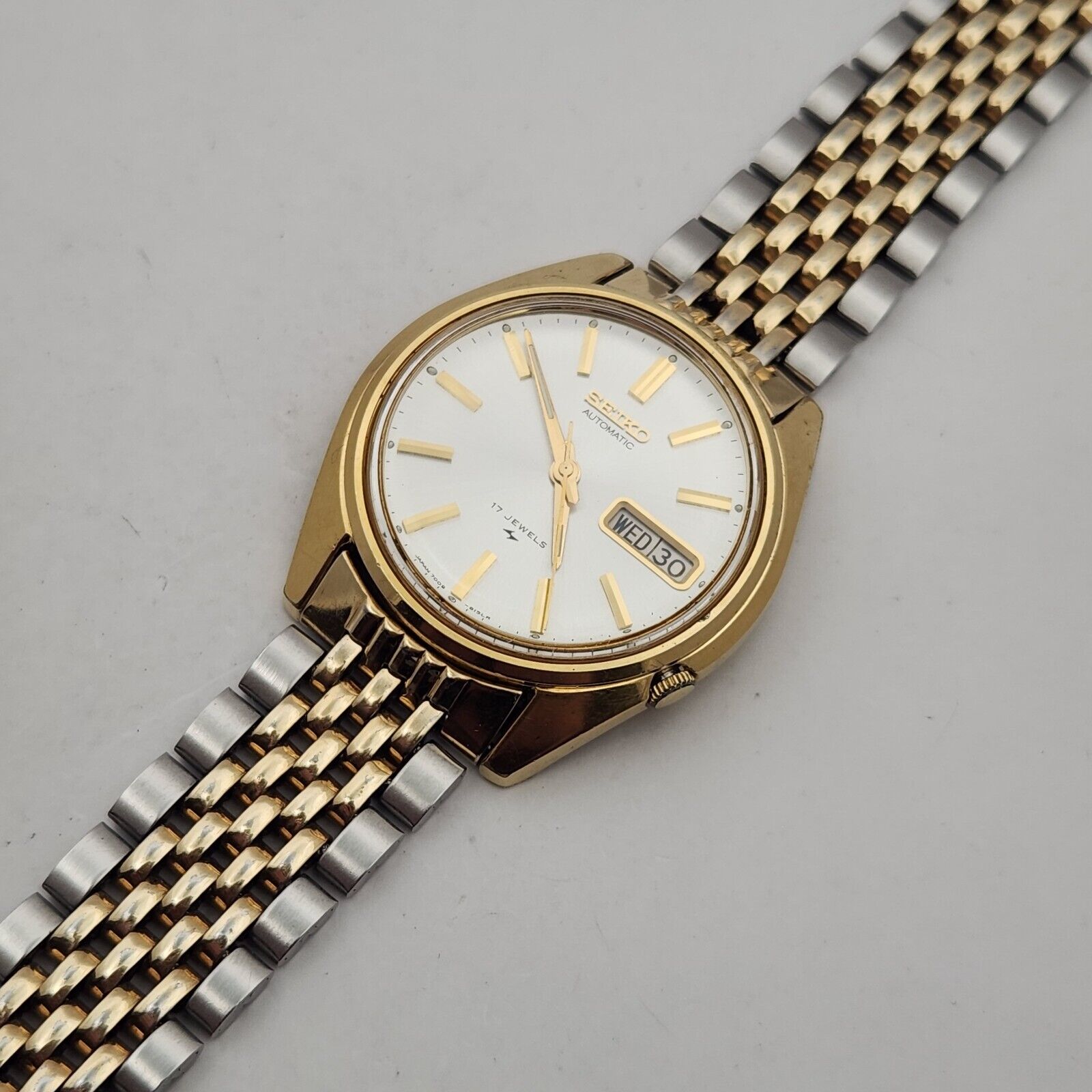 【完動美品】SEIKO AUTOMATIC 17石 7009-8129 自動巻き 完動美品】SEIKO AUTOMATIC 17石 7009-8129 自動巻き Vintage SEIKO