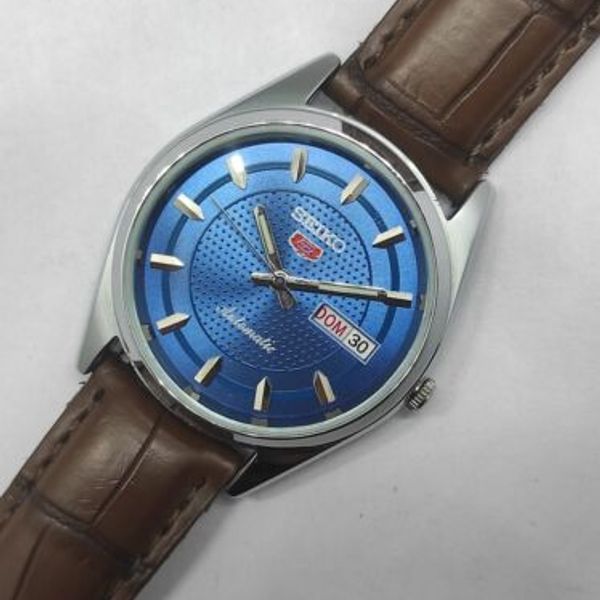 SEIKO 5 AUTOMATIC 17 JEWEL LIGHT BLUE FACE DAY&DATE MAN'S WRIST WATCH