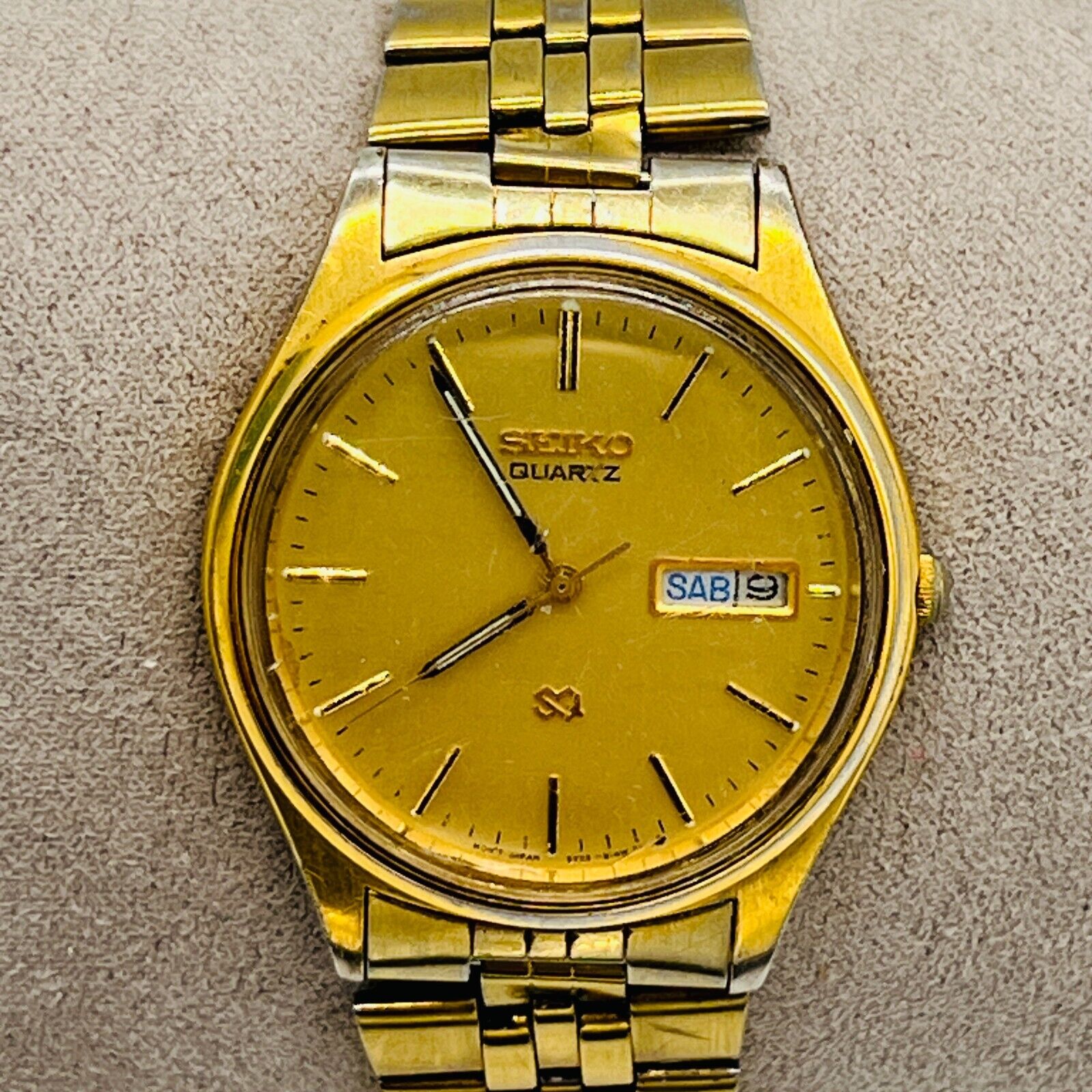 Vintage Seiko SQ Watch Men Gold Tone Gold Dial Day Date 5Y23 8049