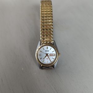 Seiko SQ Women 3E23-0A69 White Dial Day/Date Fluted Two-Tone  display picture 2