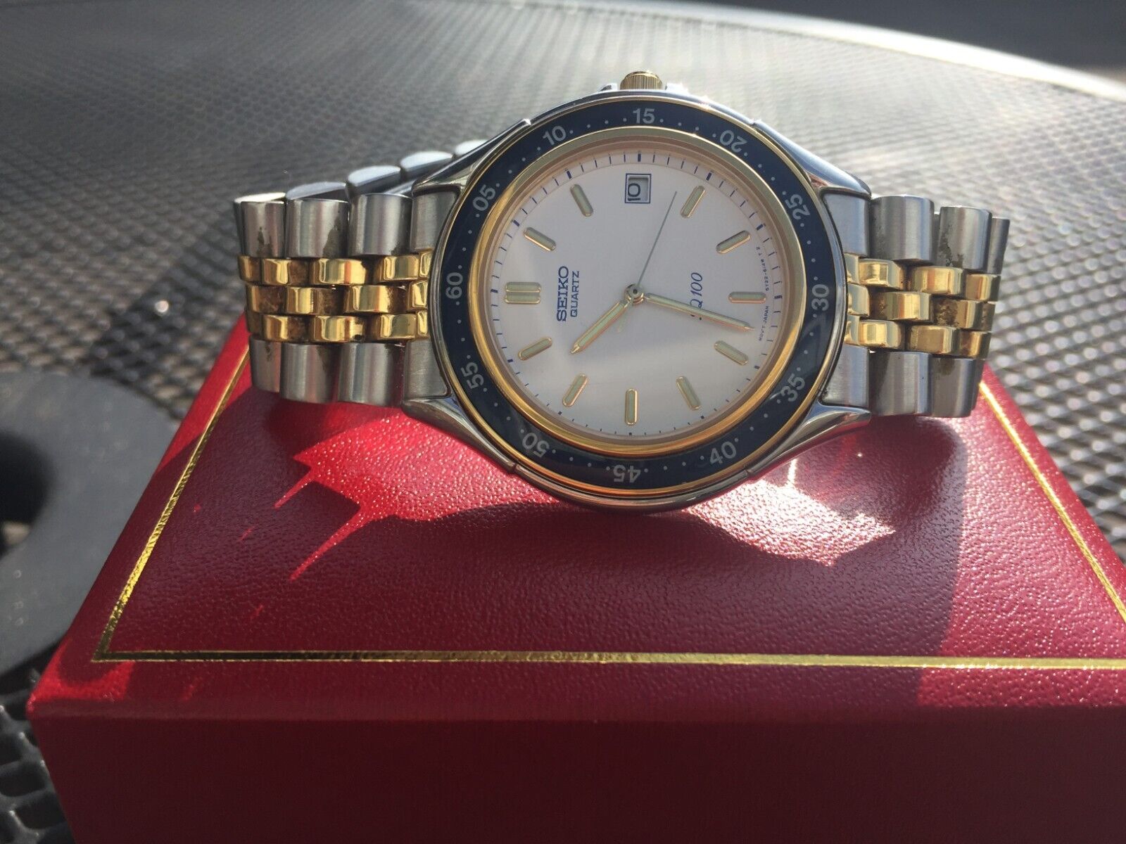 Stunning Vintage 90s Seiko Quartz SQ100 Date #5Y22-6070