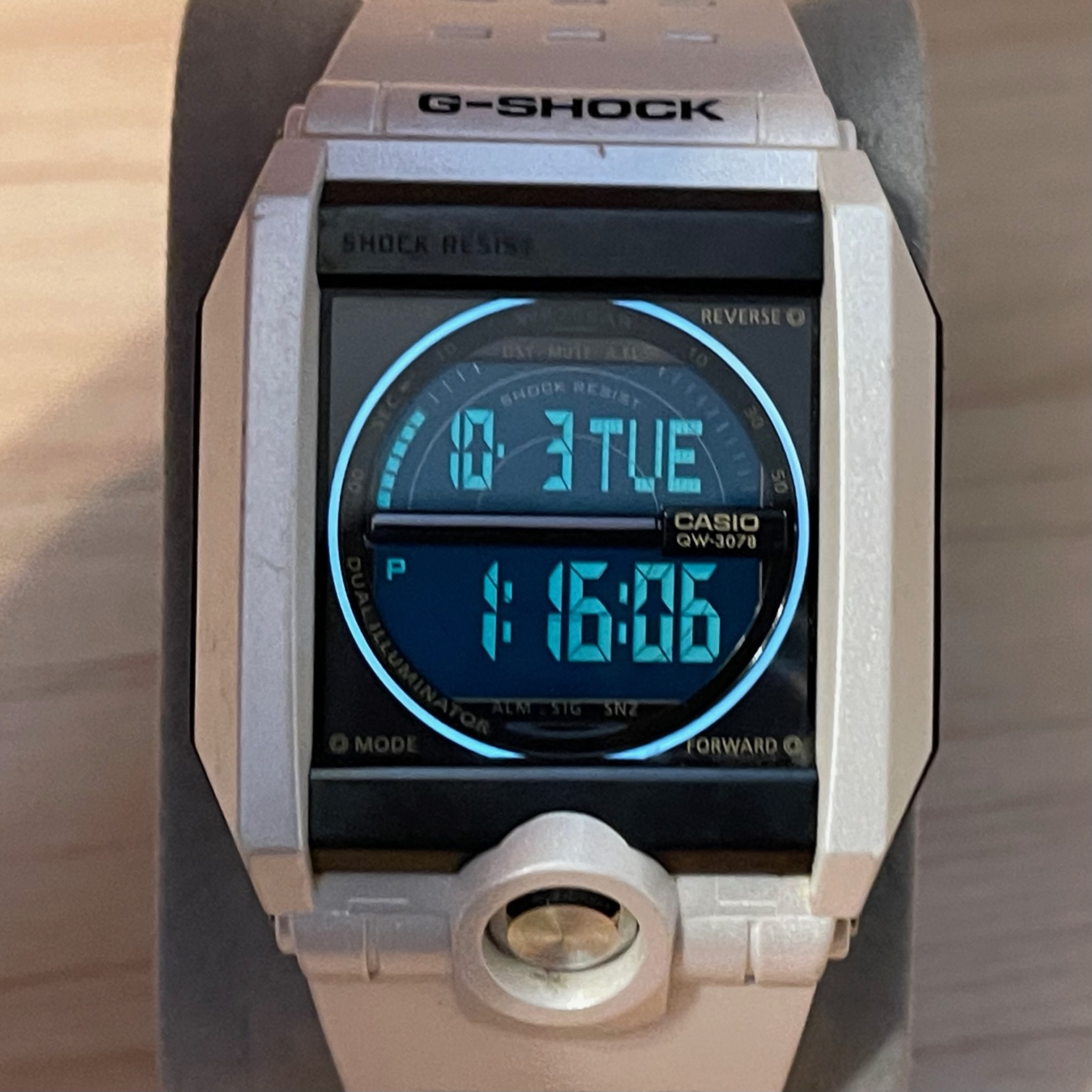 CASIO G-SHOCK G-8100 LV ホワイト Amazon.com: Casio Men's G-Shock Quartz Watch with Resin Strap