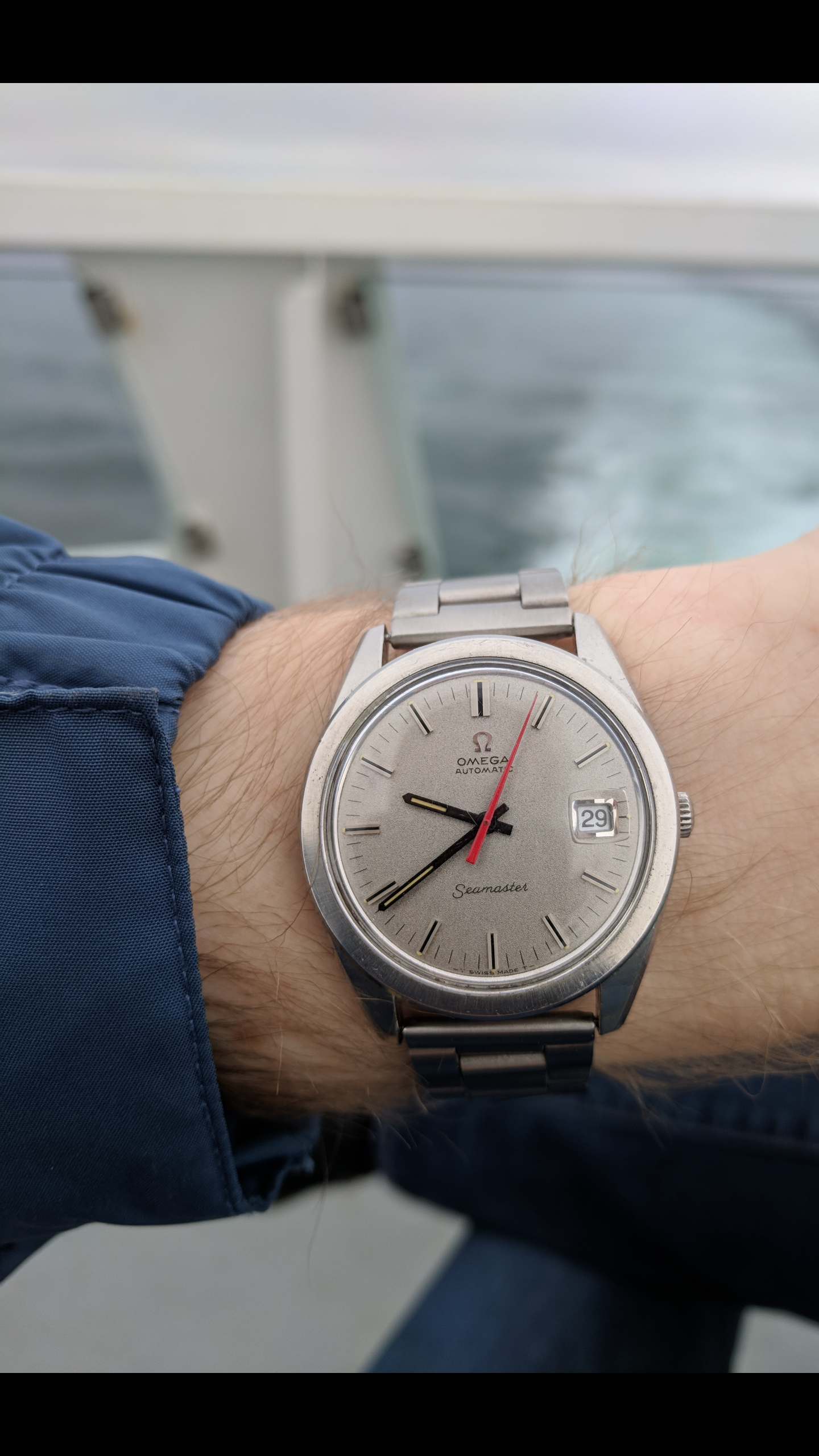 omega seamaster red second hand