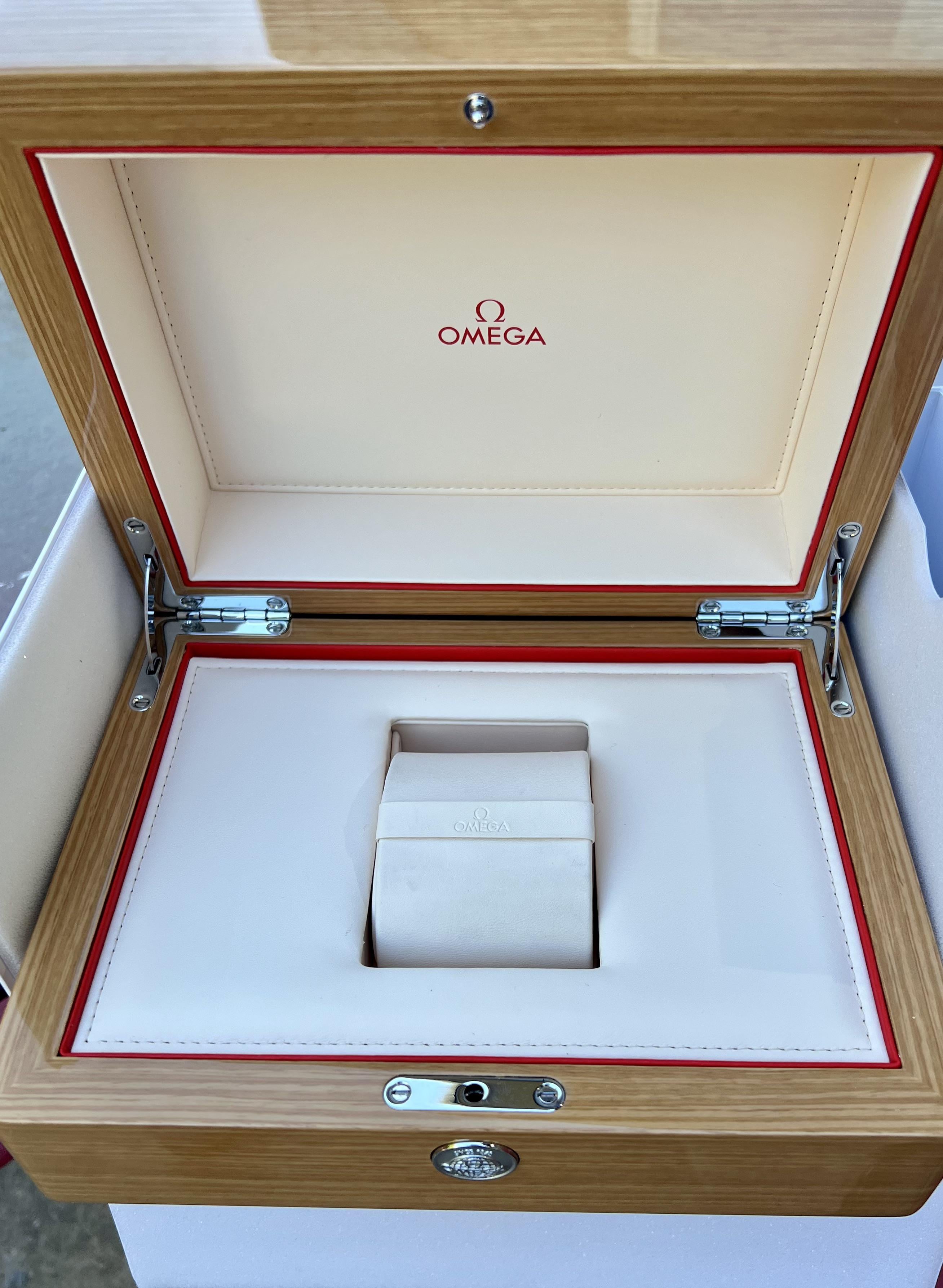 Omega wooden online box