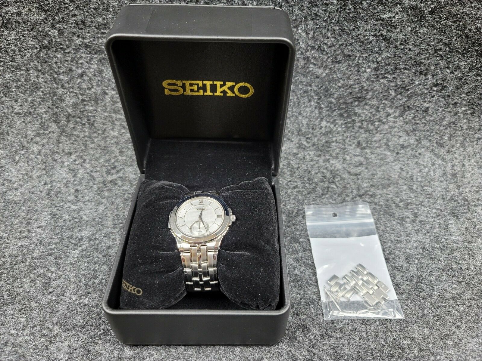 Seiko 6G28 00B0 Men s Watch Movement Japan Sapphire Crystal