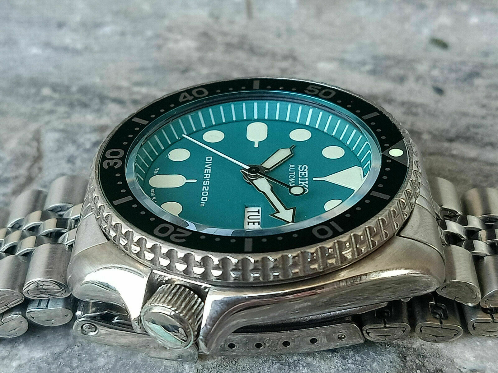 Skx green online dial