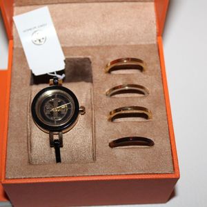 TORY BURCH トリーバーチ　リーヴァ バングル ウォッチ TBW4049 リーヴァ バングル ギフト セット: レディース ストラップ