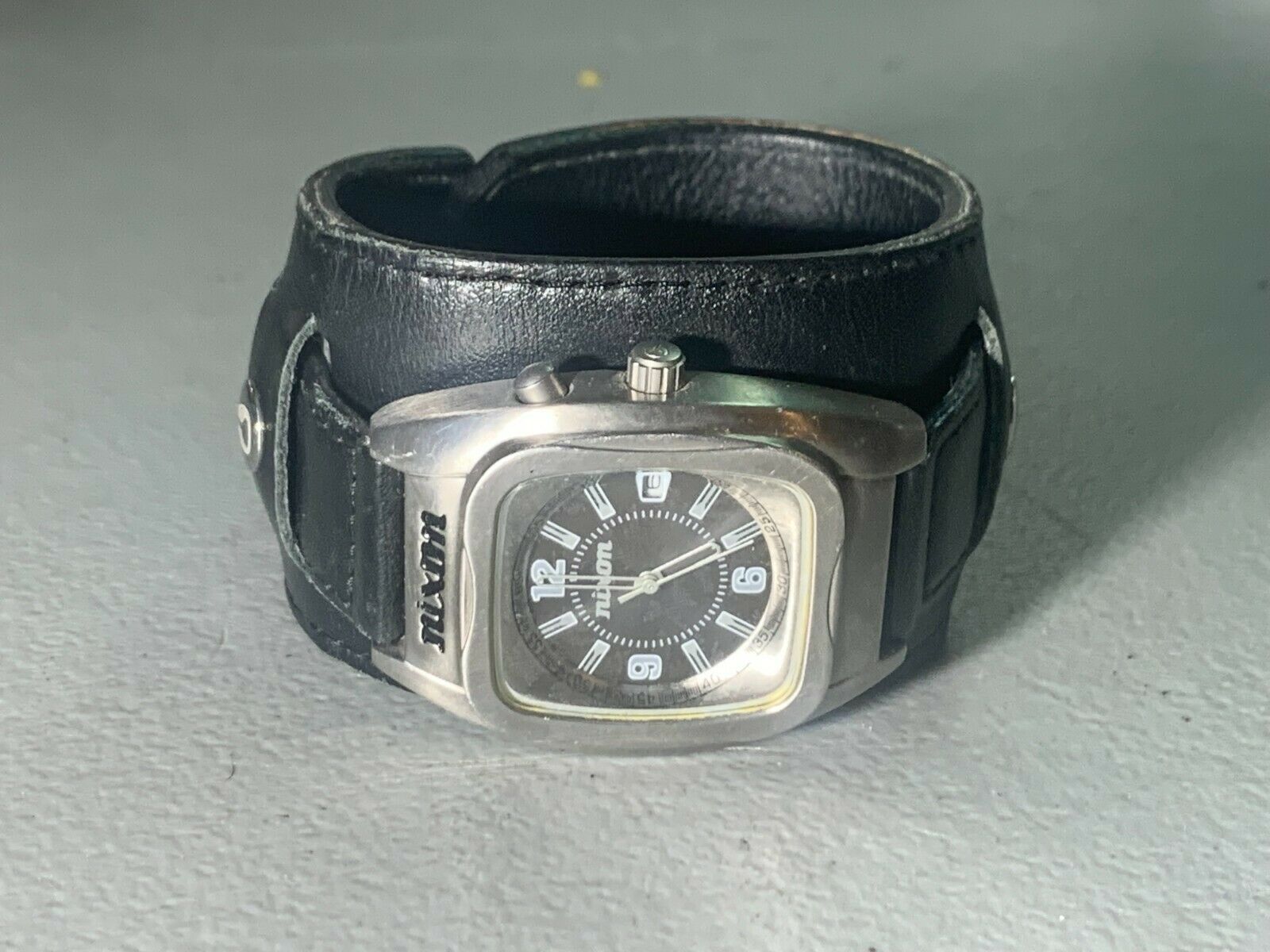 MENS NIXON YES THE POWERSLAVE SILVER EL LIGHT BLACK LEATHER