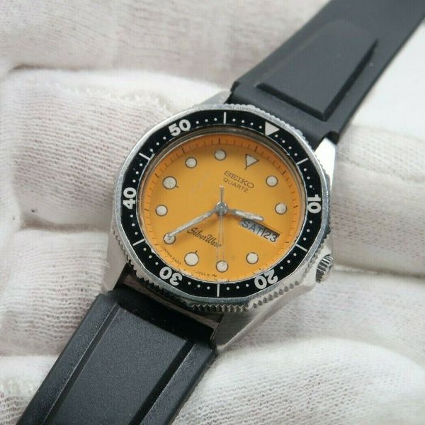Vintage SEIKO QUARTZ SILVERWAVE 2A23-012A Ladies NEW BATTERY/STRAP