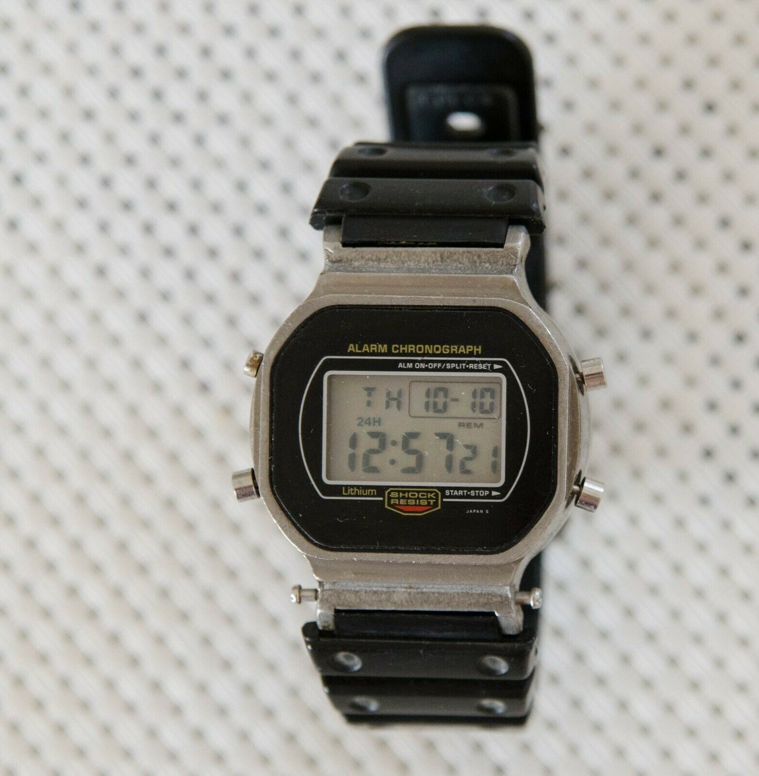 G-Shock DW 5700 901 Casio Japan Steel Screw Back Classic 5600