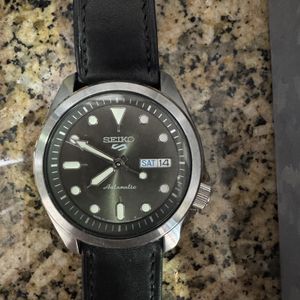 [美品][廃盤モデル]SEIKO5スポーツ SRPE61 ソリッドボーイ グレー 美品][廃盤モデル]SEIKO5スポーツ SRPE61 ソリッドボーイ グレー