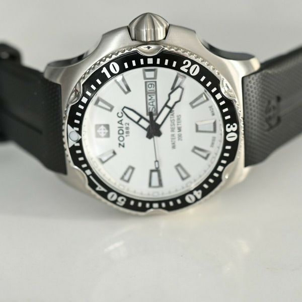 Zodiac Deep Reef Watch Z07901 Mens 200m White Dial Black Bezel