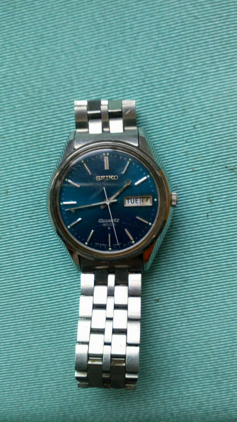 VINTAGE SEIKO 3003 QUARTZ GENTS WATCH Day Date Japan 3863