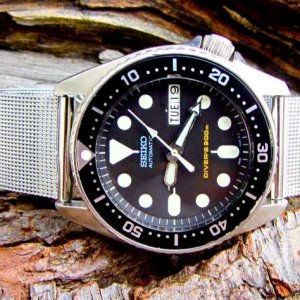 BNIB] Seiko SKX013K1 Legendary Automatic Diver Watch Rubber Strap with free  mesh bracelet (SKX013 SKX 013) - Discontinued Legend ISO Certified Dive  Watch!!! Final piece!!! | WatchCharts