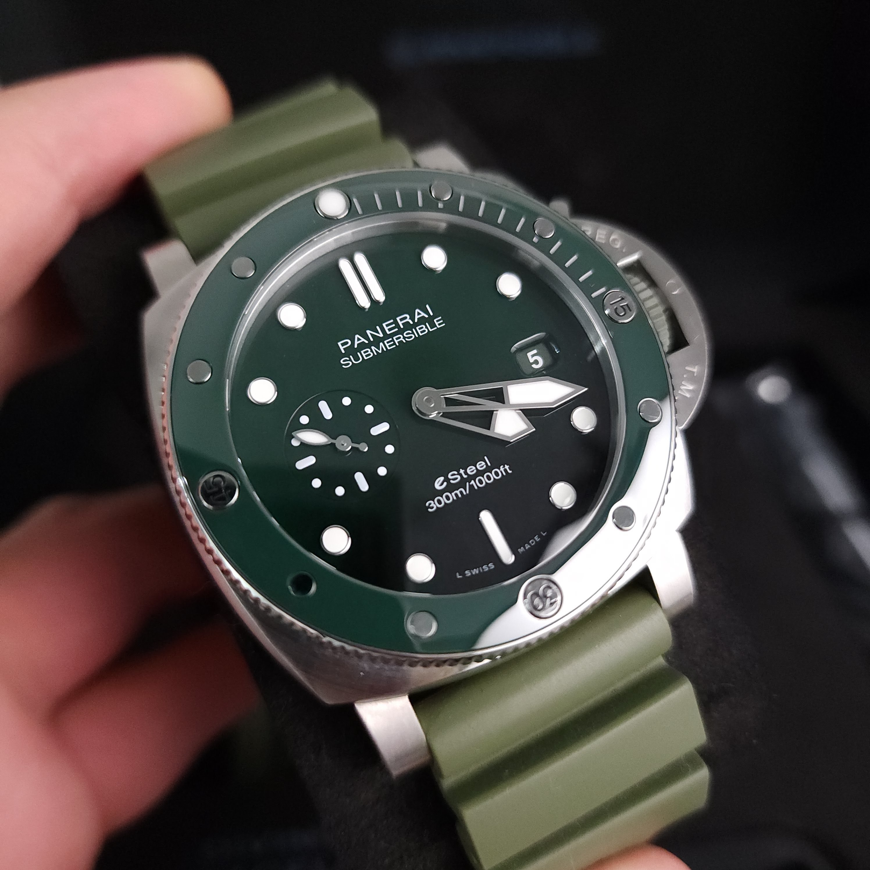 8 950 USD FS Panerai Submersible QuarantaQuattro Verde Smeraldo