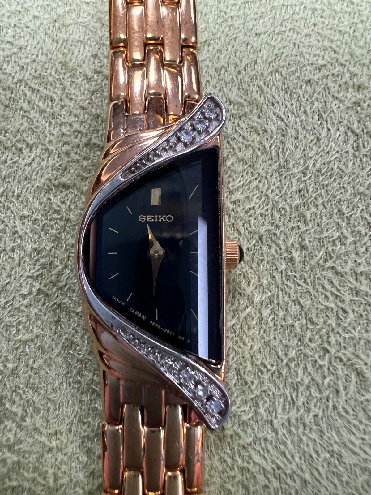 Seiko Women s Watch 2E20 7309 Quartz Diamond Asymmetrical Gold