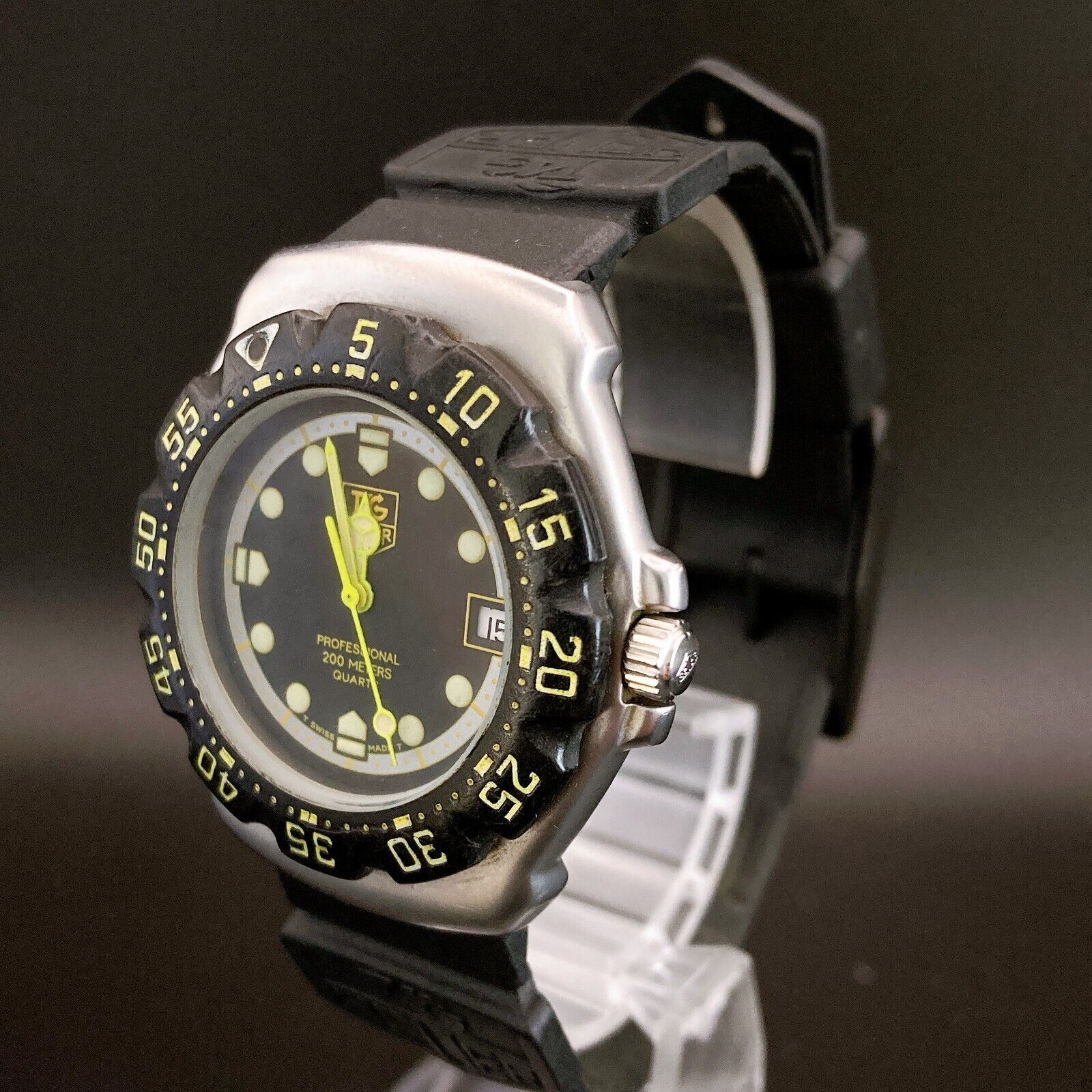TAG HEUER 376.513 F1 35mm YELLOW DATE VINTAGE WATCH SWISS MADE
