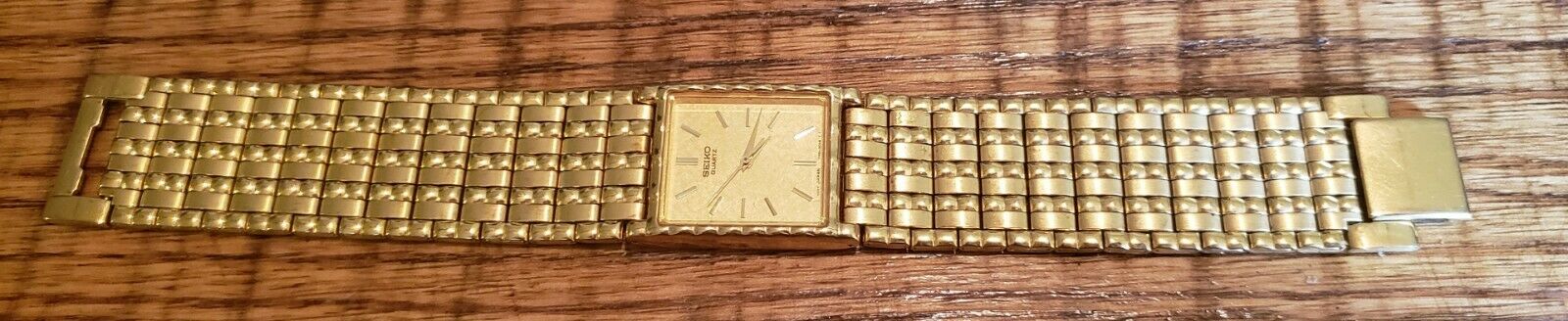 Vintage Seiko Quartz Stainless Steel Water Resistant Watch 7N01