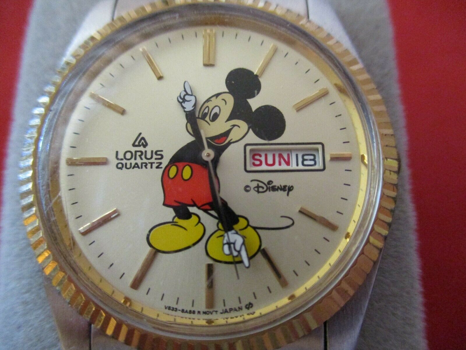 Vintage Disney Lorus (by SEIKO) Mickey Mouse Watch Day/Date V533