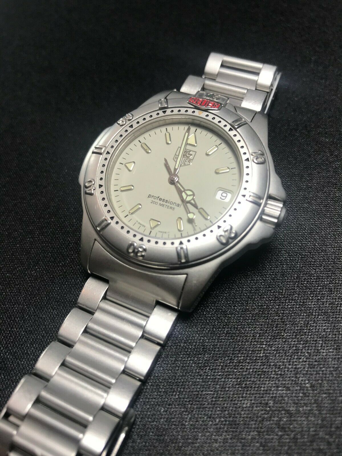 TAG HEUER Professional 4000 Stainless Steel 200m Date Watch WF1112