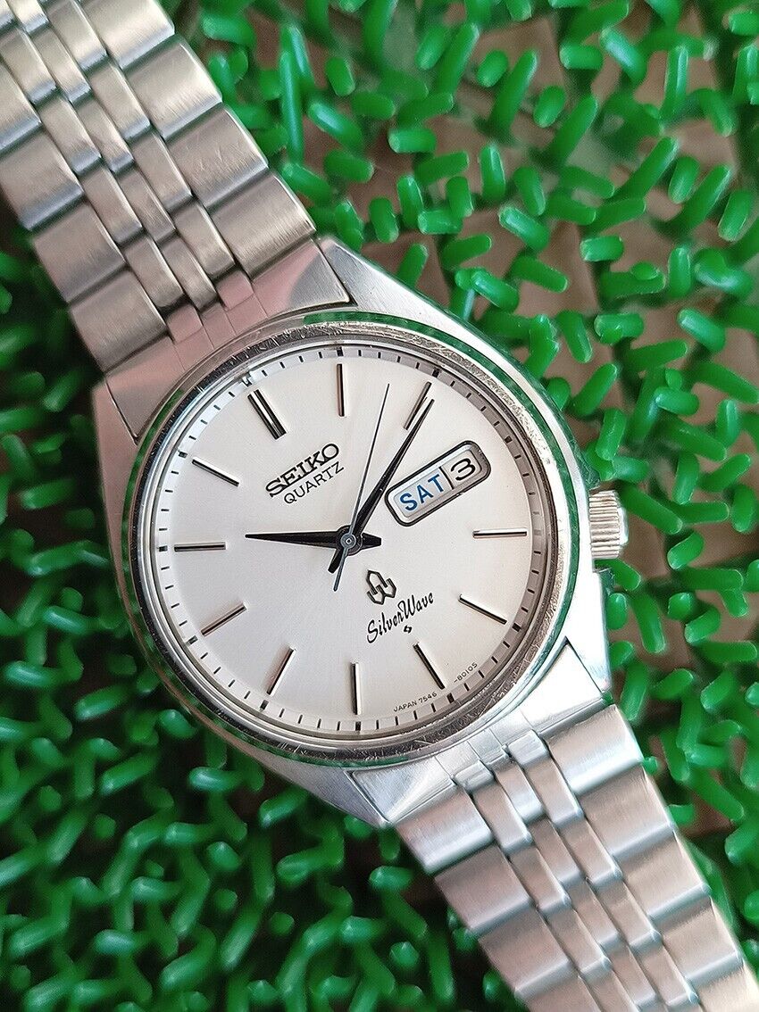 NICE VINTAGE SEIKO SILVER WAVE 7546-8010 QUARTZ DIVER JAPAN WATCH