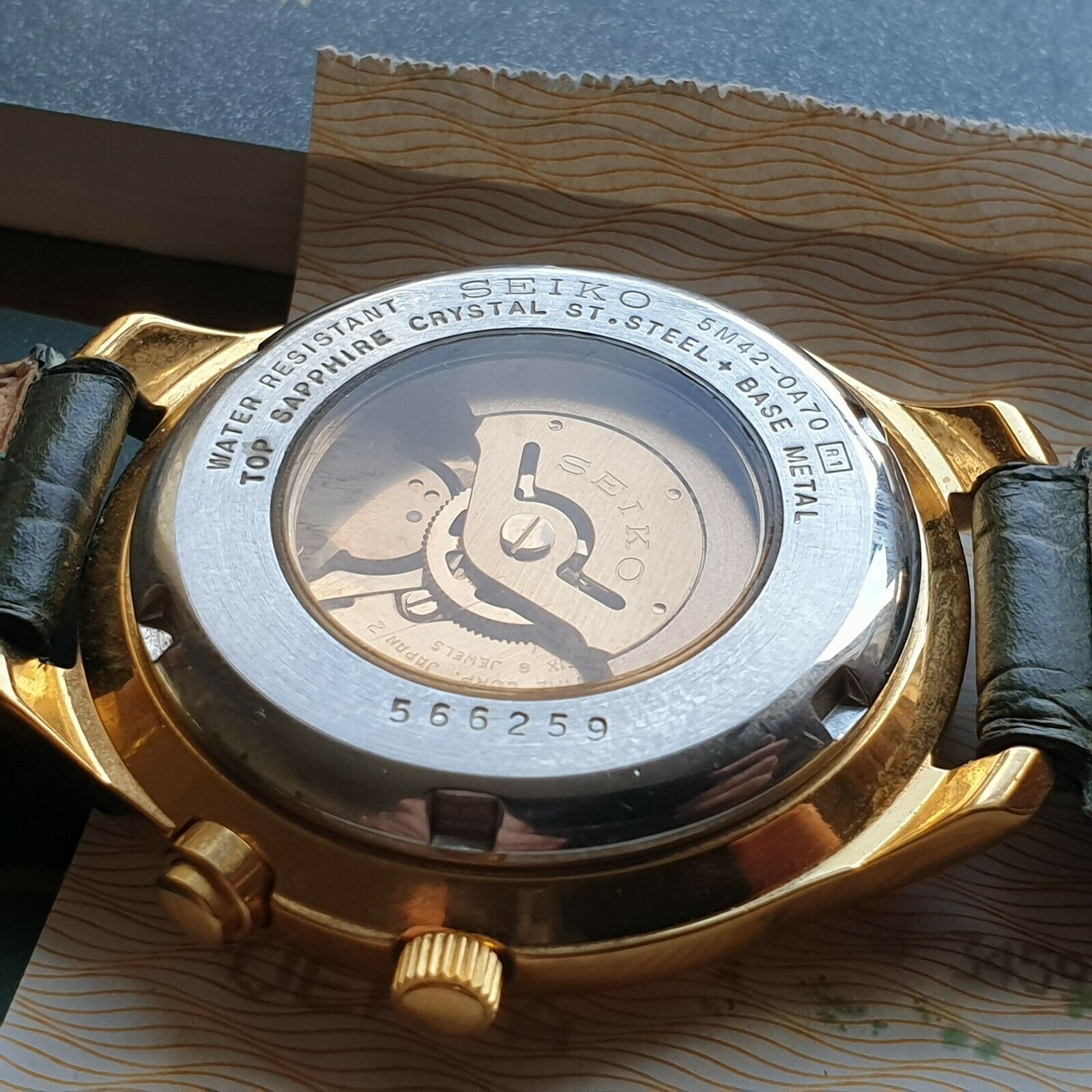 Vintage Seiko Kinetic Quartz Date Slim Mens Watch, Japan