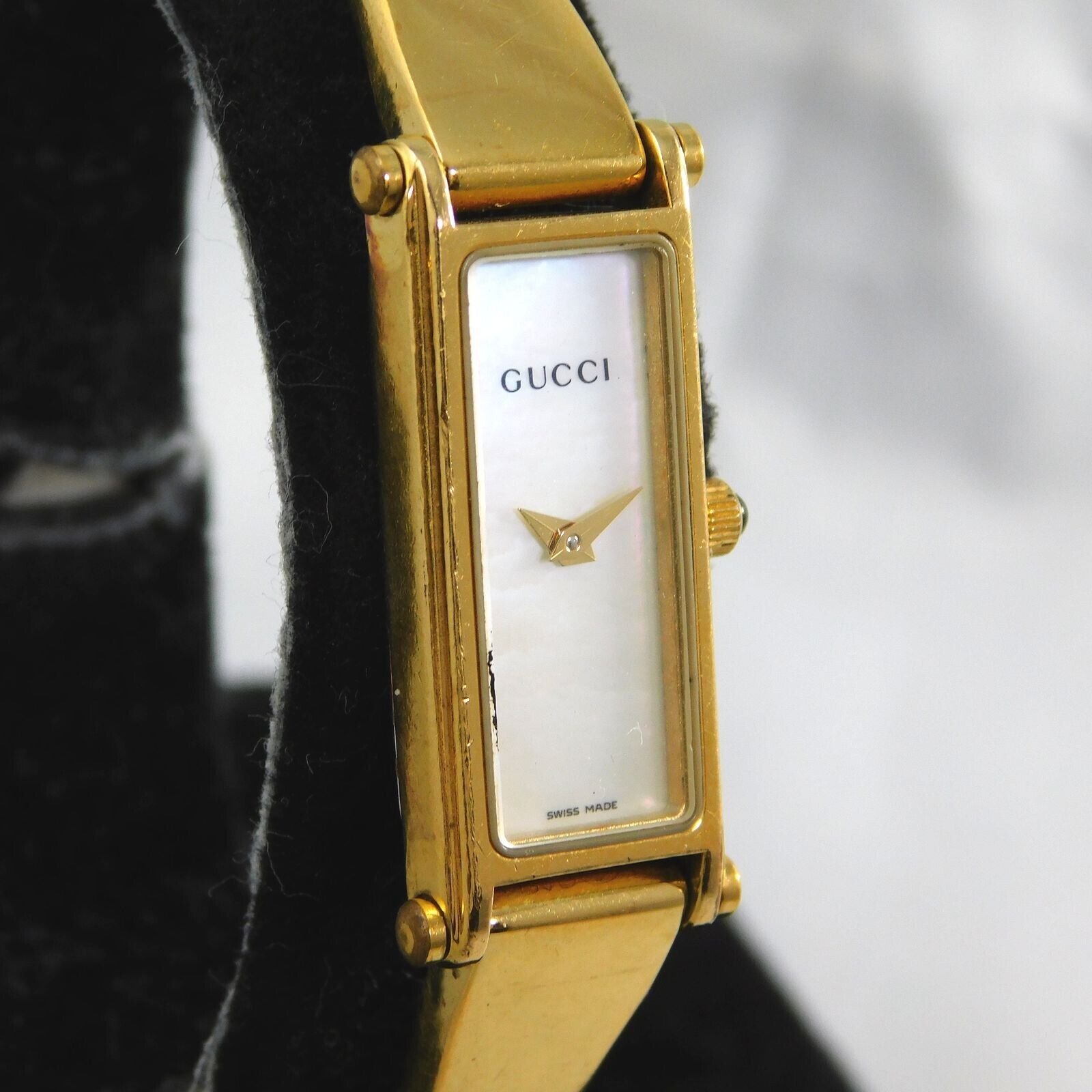 GUCCI 1500L WOMEN'S GOLD SHELL DIAL VINTAGE WATCH SWISS MADE