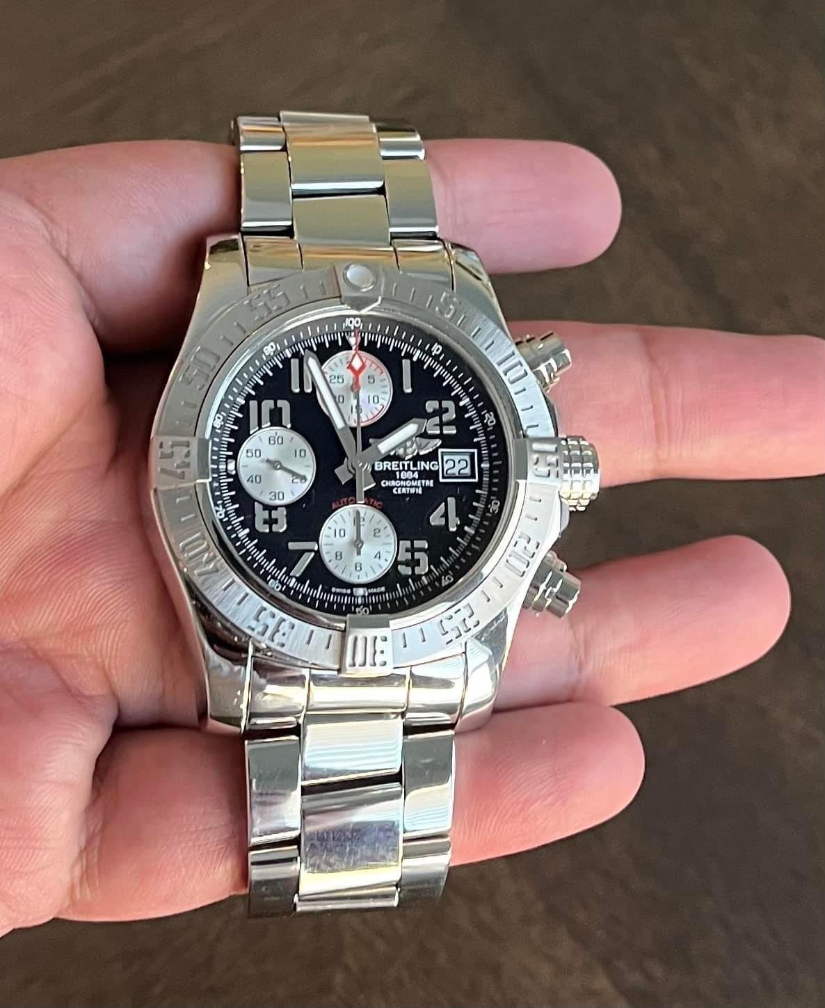 breitling avenger ii a13381