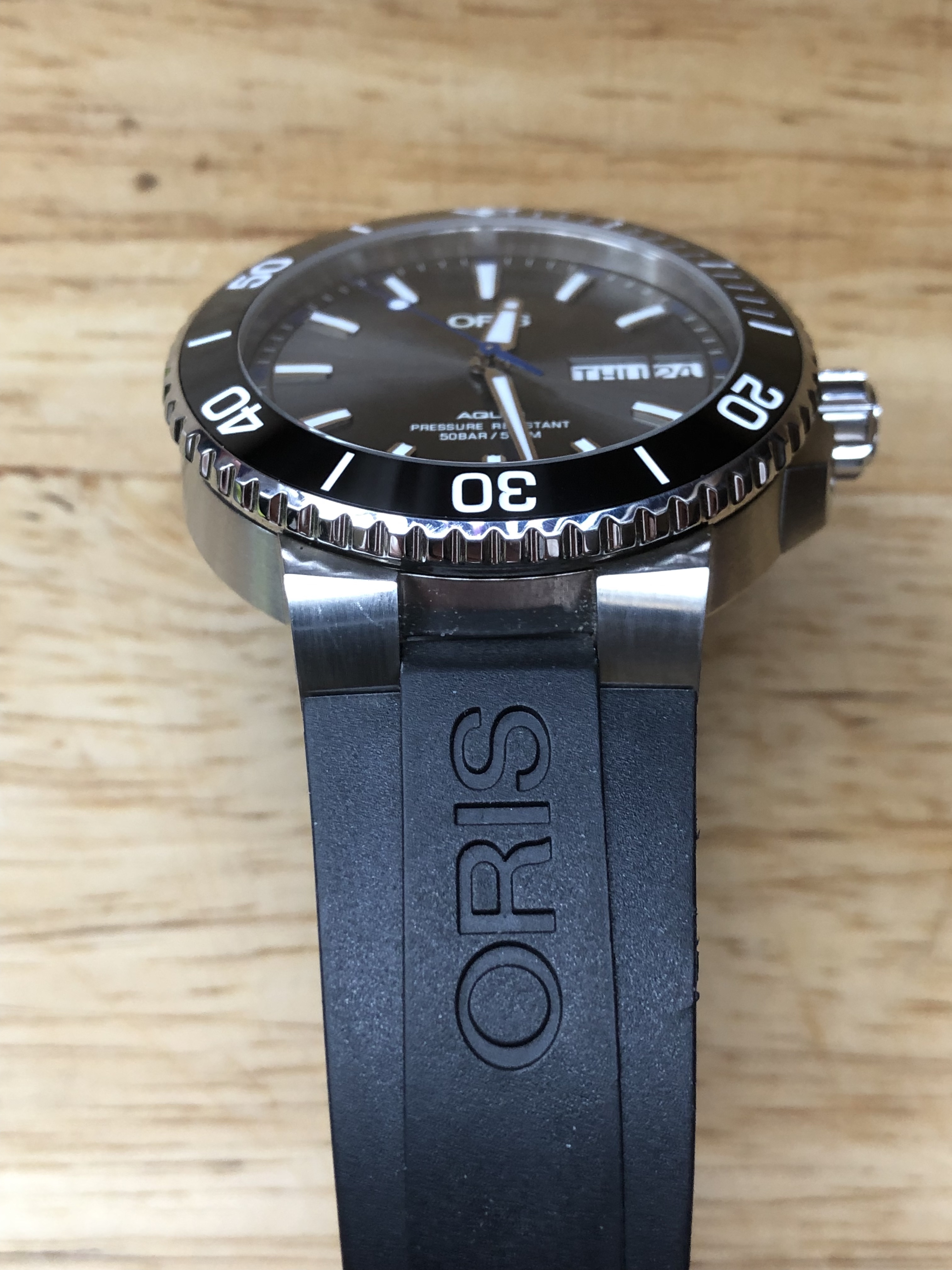 Oris Aquis Date Hammerhead Limited Edition 75277334183