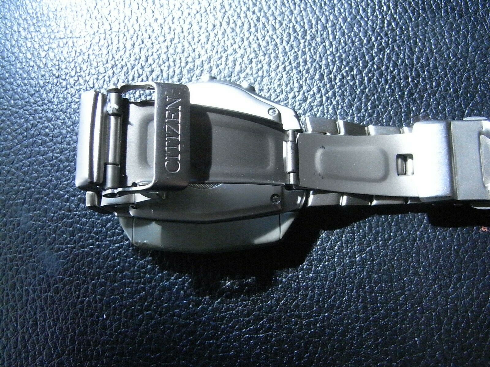 廃盤　日本未発売　ファーレンハイトコロン RARE CITIZEN ECO-Drive TITANIUM 9457-H27953 | WatchCharts Marketplace