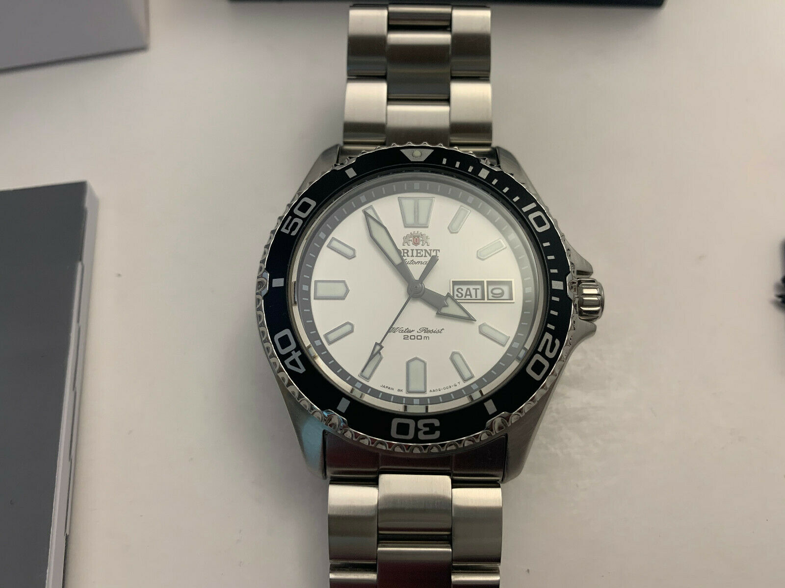 orient mako white face