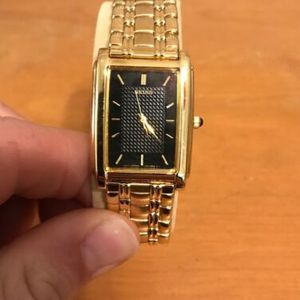 Vintage Men's SEIKO V701-5E49 Gold Tone Classic Dress Watch with Case  UNTESTED | WatchCharts