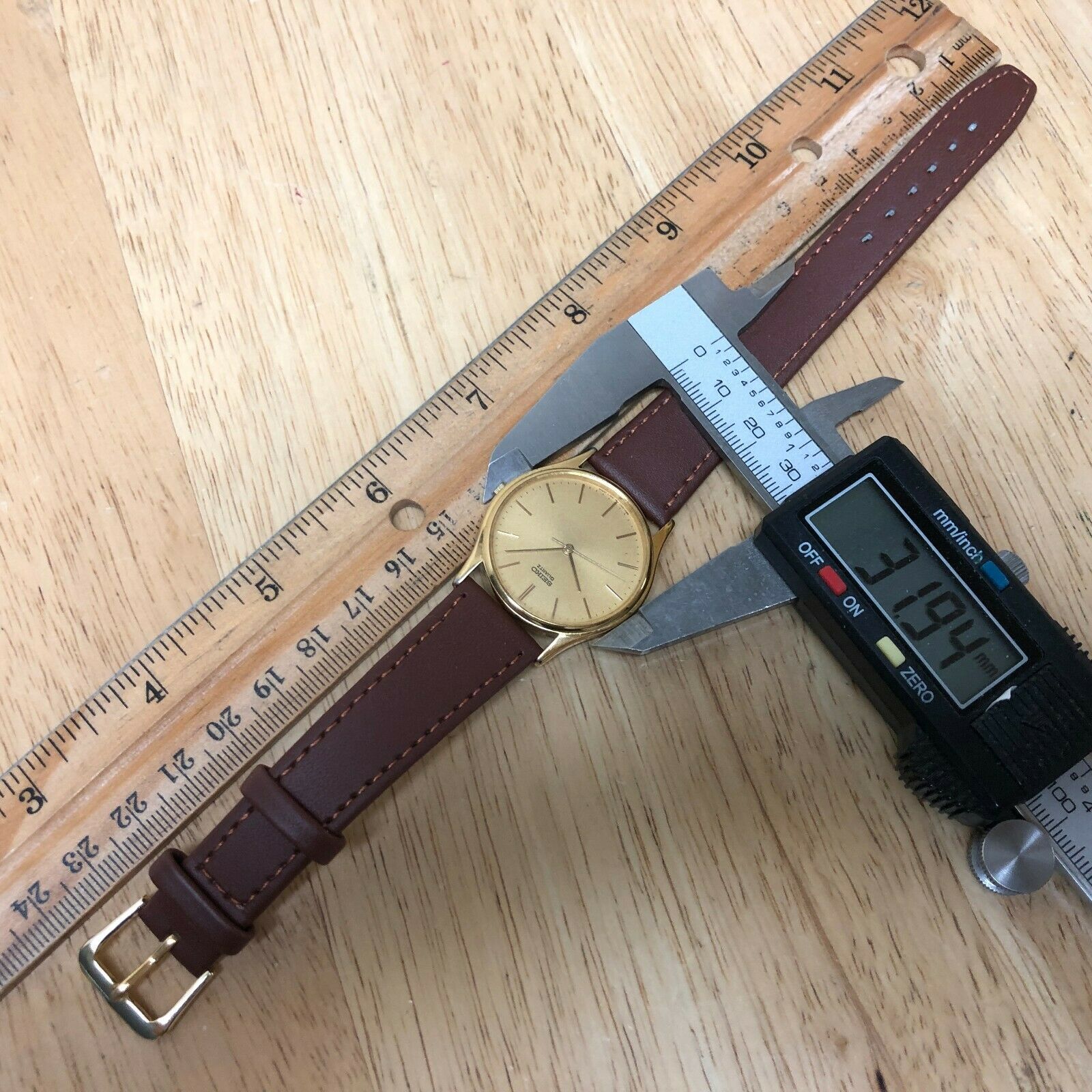 Vintage Seiko 2K01-0011 Men Gold Tone Leather Analog Quartz Watch