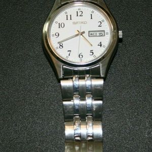 Seiko Quartz Men's Wrist Watch Stainless Steel White Dial 7N43-0BF0 |  WatchCharts