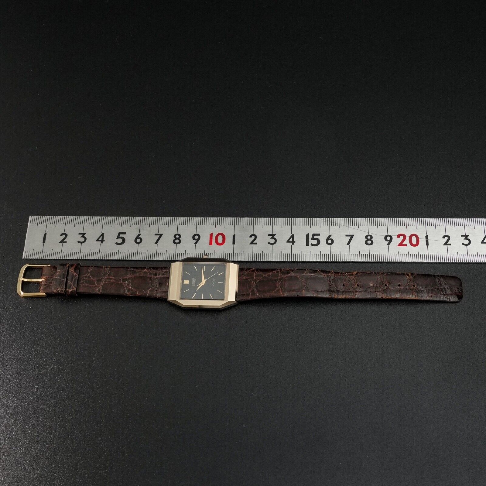 Vintage 1981 [N-MINT] SEIKO DOLCE 6030-5400 New BATT Tank Shape 