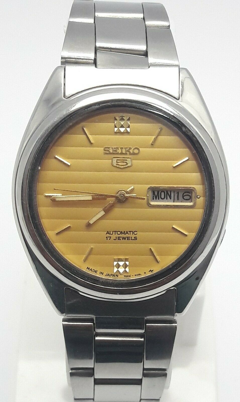 おしげ 66f280ec-ca79-415e-8644-