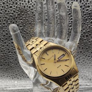 648- Vintage Ladies SEIKO Gold Tone Petite Bracelet Watch, 1E20