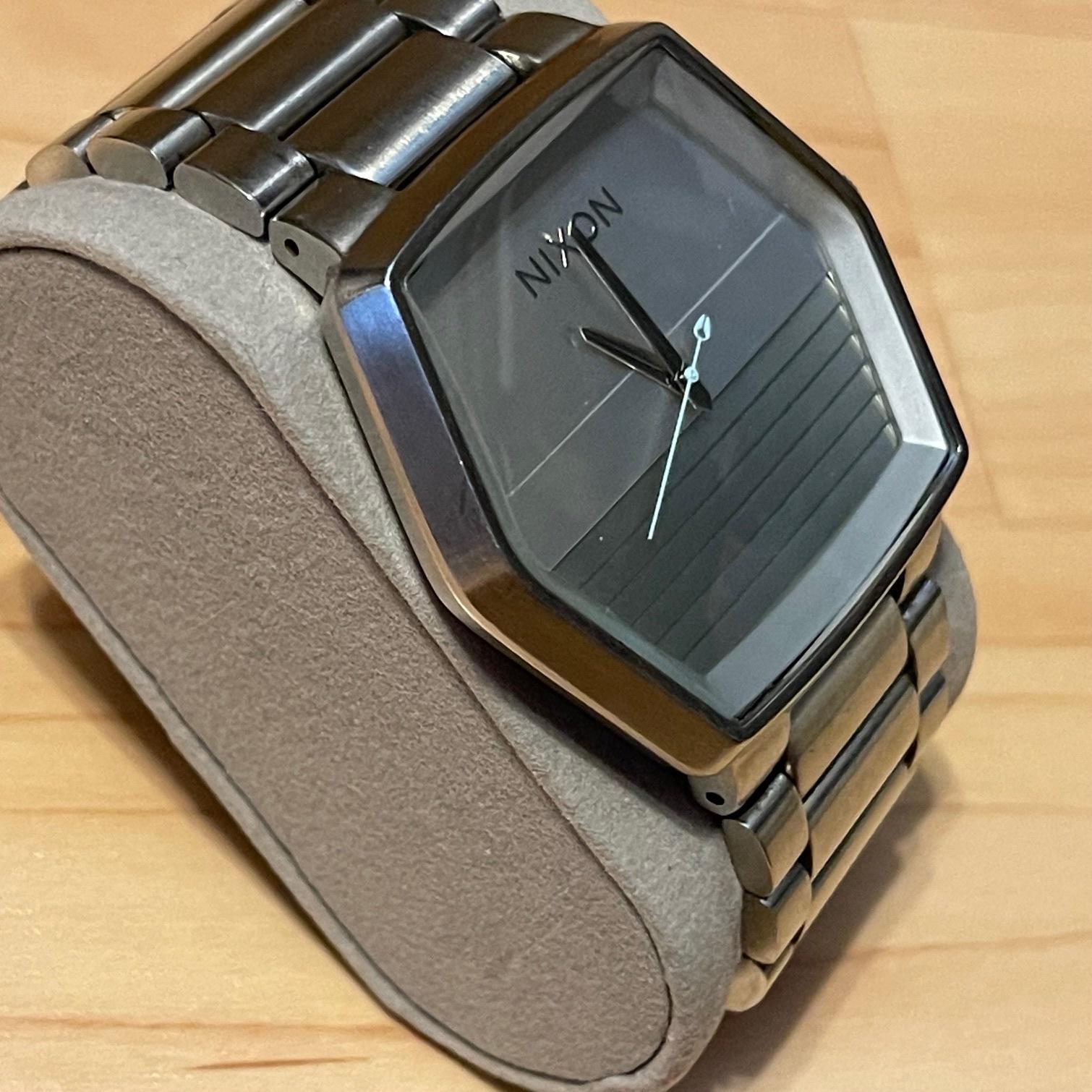 WTS] Nixon The Mayor “Key to the City” Vintage Hex Surf Analog 