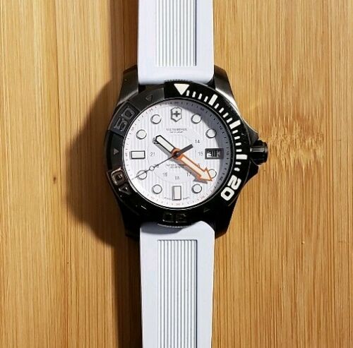 Victorinox dive master 500 on sale white