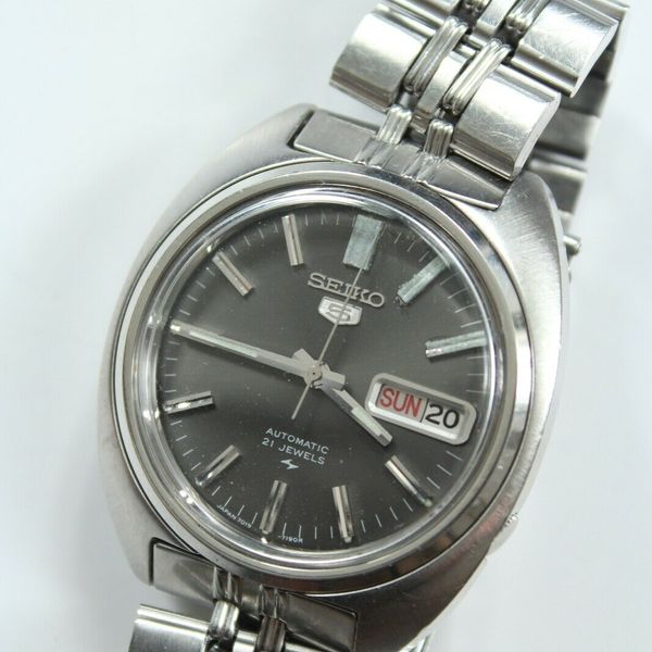 Vintage Seiko 5 Automatic 7019-7120 Mens Watch Original Bracelet ...