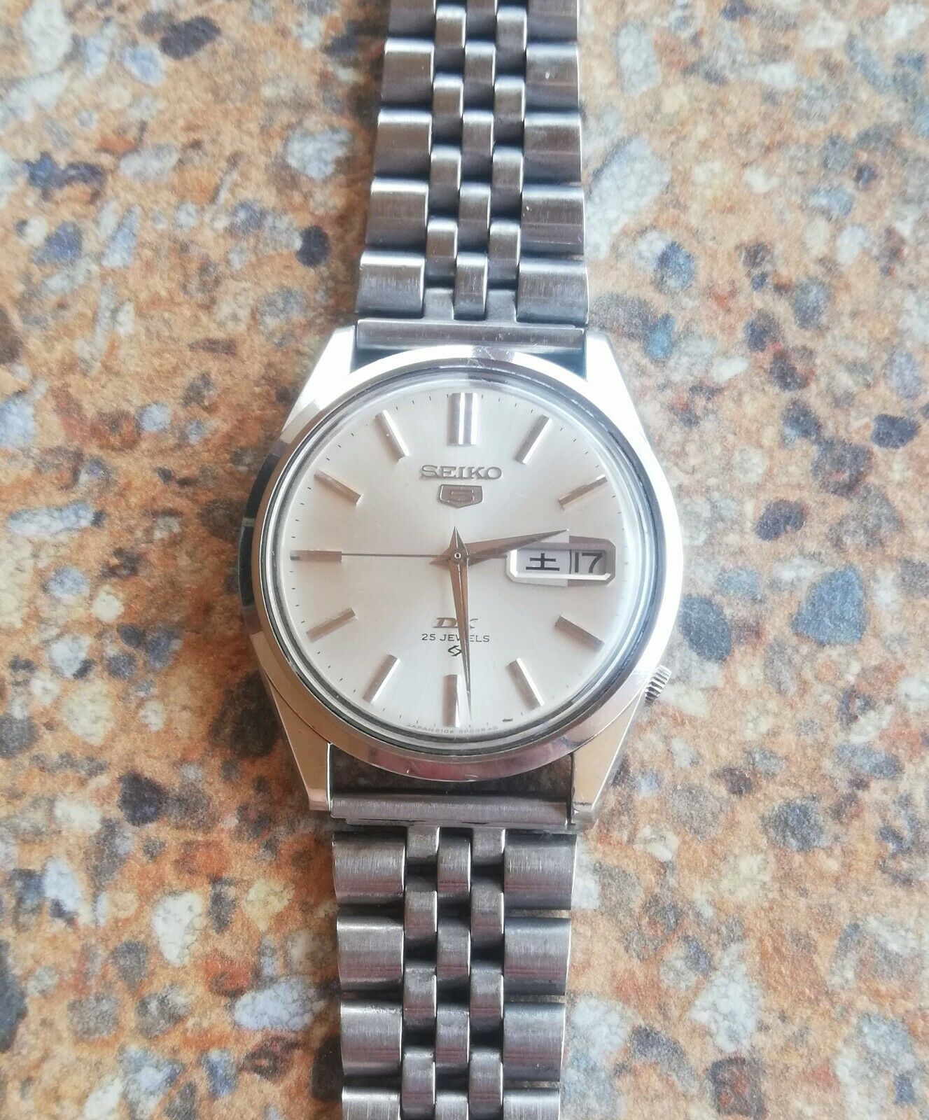 Vintage Seiko 5 DX 25 Jewels 6106 8000 June 1967 Automatic