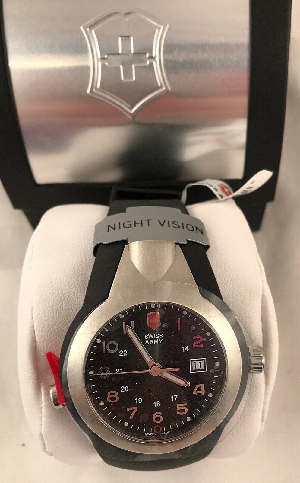 Victorinox flashlight outlet watch