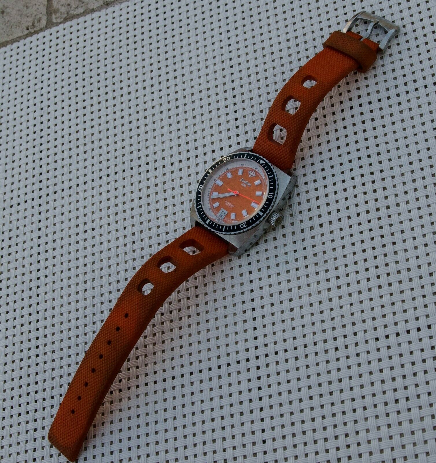 Zodiac Seadragon ZO2202 Orange Quartz Swiss Diver Rotating Bezel