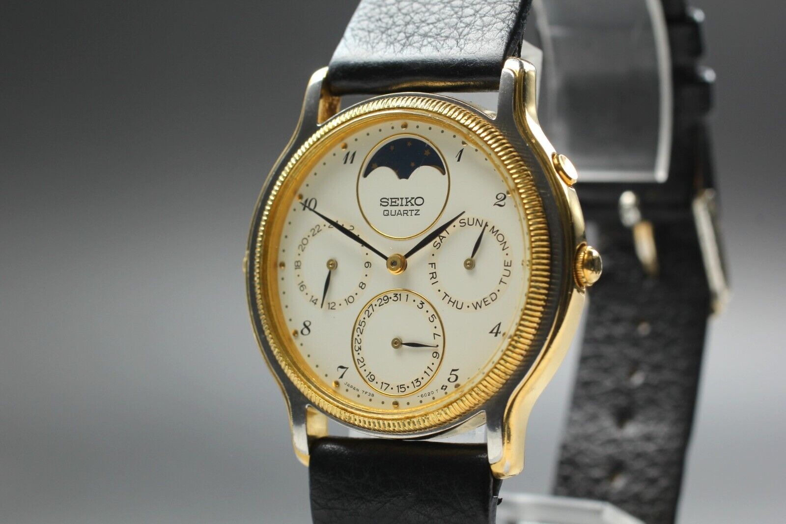 NEAR MINT】 Vintage Seiko 7F38-6190 Moon Phase Calendar Quartz